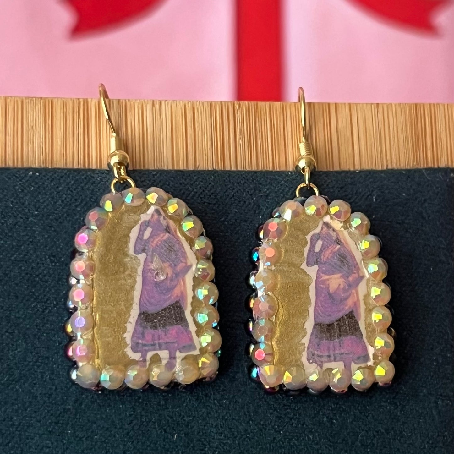 Handmade 1" arch earrings featuring a traditional Indian‑style lady portrait with black iridescent pearl frame, polymer clay image‑transfer, 18k gold‑plated hypoallergenic findings—perfect Indian dress, portrait, lady, arch, polymer clay, image transfer, black pearl, iridescent pearl, 18k gold plated, hypoallergenic, handmade, wearable art, renaissance‑inspired jewelry.