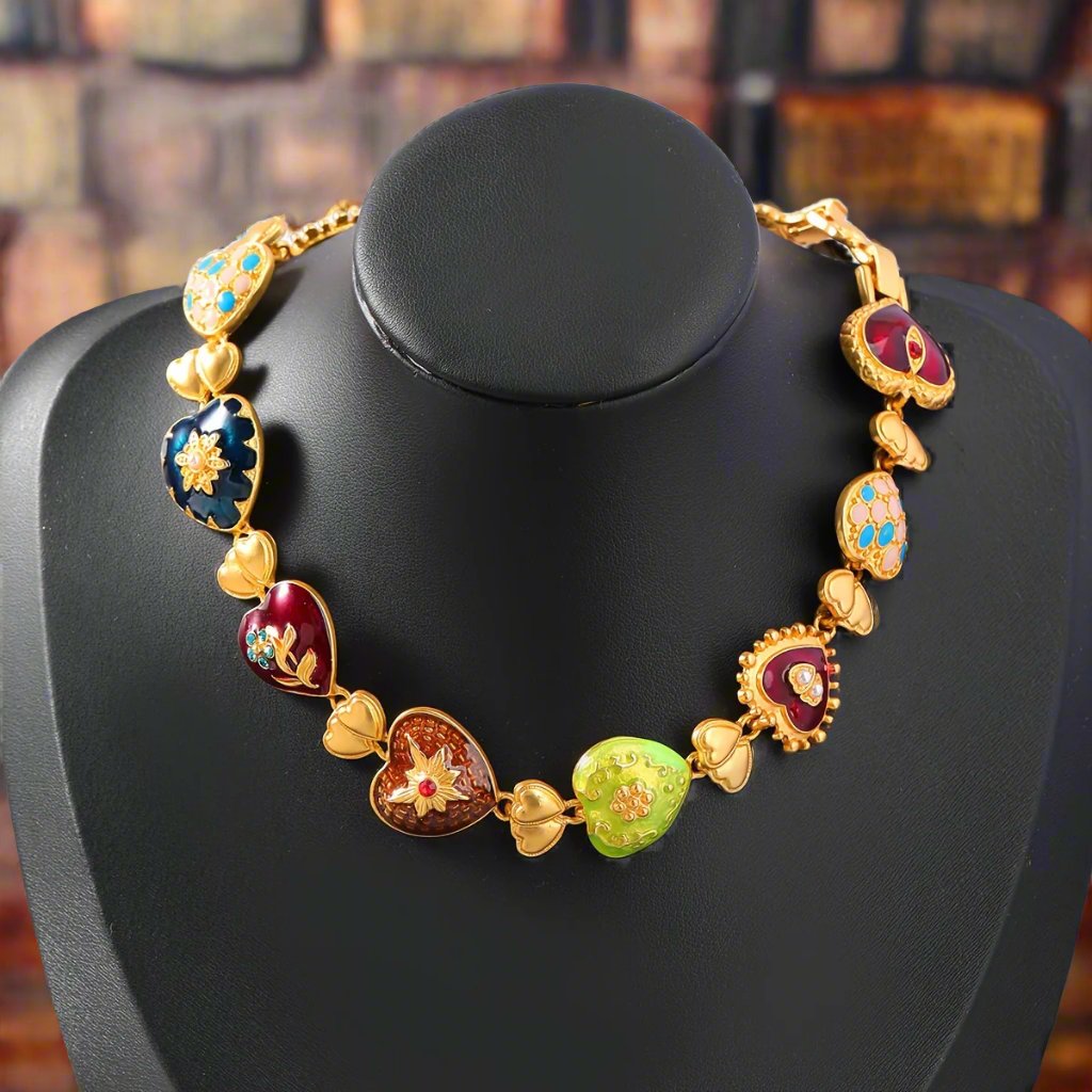 neck adornment
