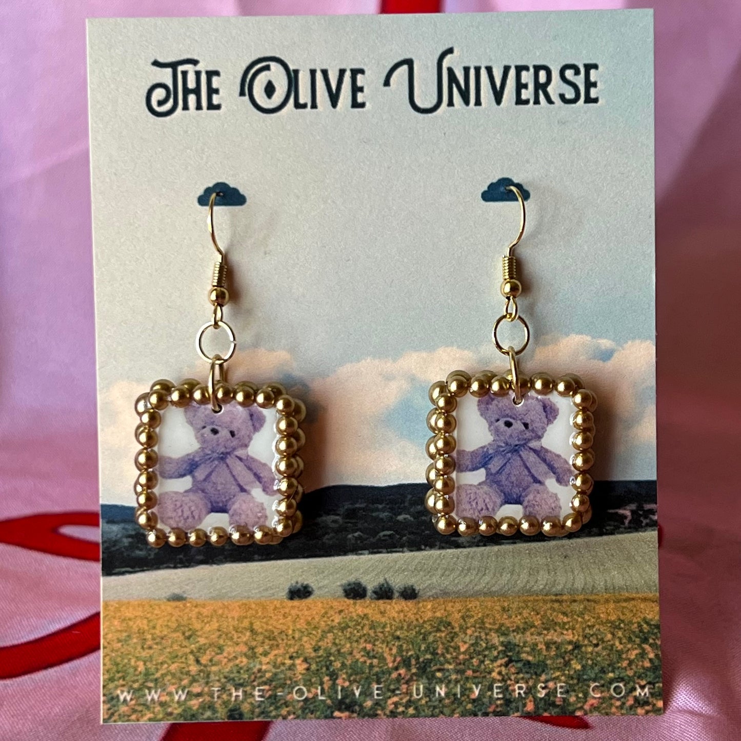 Gold pearl-framed teddy bear earrings, nostalgic toycore/coquette jewelry with a vintage plushie bear, 18k gold-plated hooks, handmade polymer clay charm, golden bronze faux pearls, kidcore style, statement ear dangles, collectible and gift‑ready.