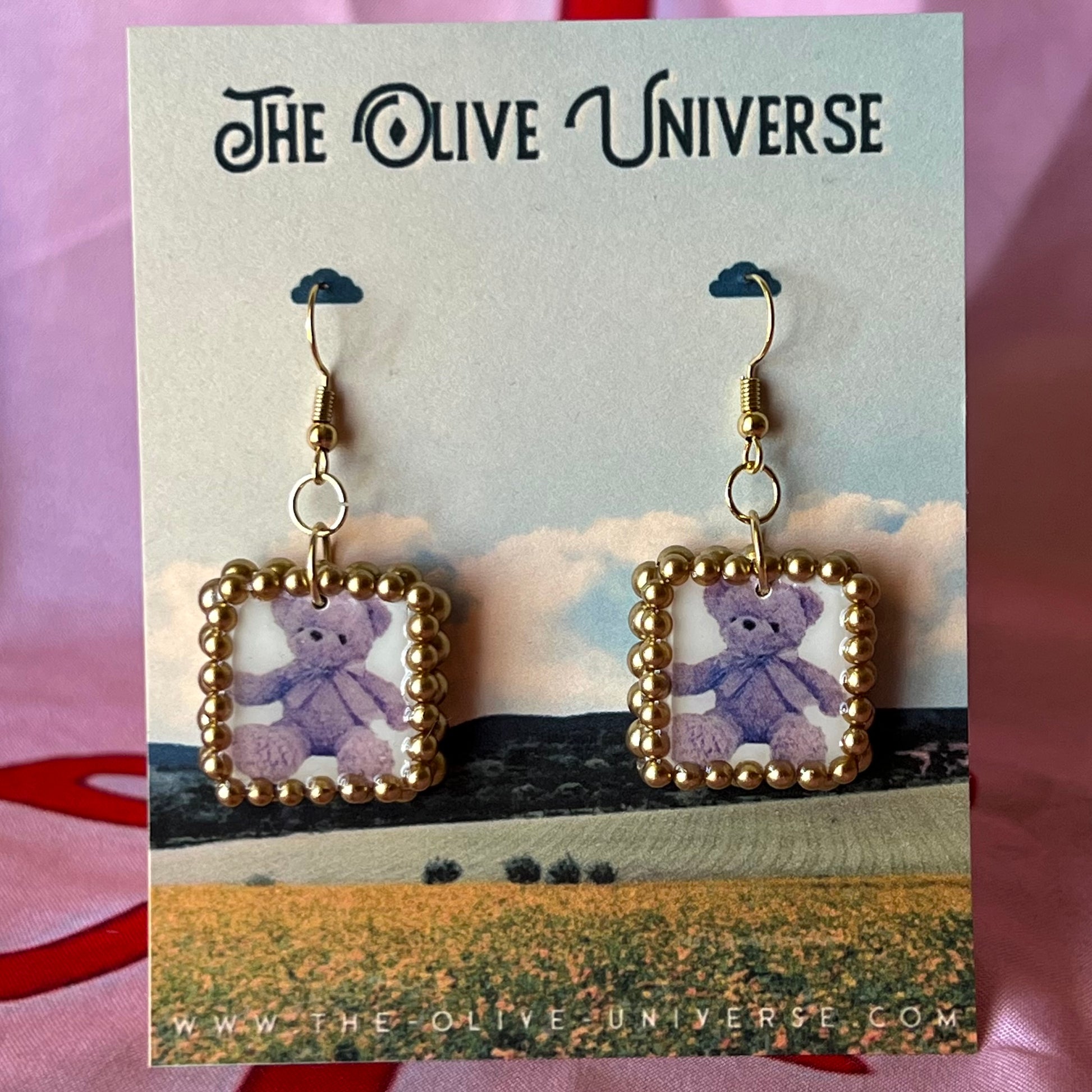 Gold pearl-framed teddy bear earrings, nostalgic toycore/coquette jewelry with a vintage plushie bear, 18k gold-plated hooks, handmade polymer clay charm, golden bronze faux pearls, kidcore style, statement ear dangles, collectible and gift‑ready.