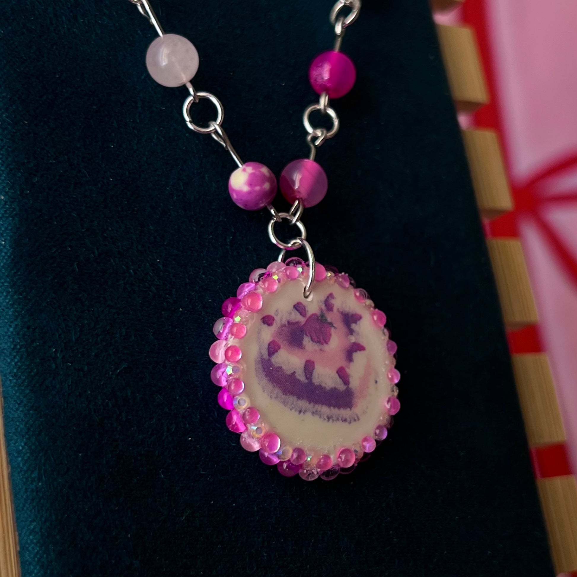 strawberry cake necklace, strawberry charm necklace, coquette necklace, pink crystal necklace, rose quartz necklace, pink agate necklace, dessertcore jewelry, kawaii necklace, y2k coquette jewelry, rhinestone charm necklace, handmade polymer clay charm, strawberrycore jewelry