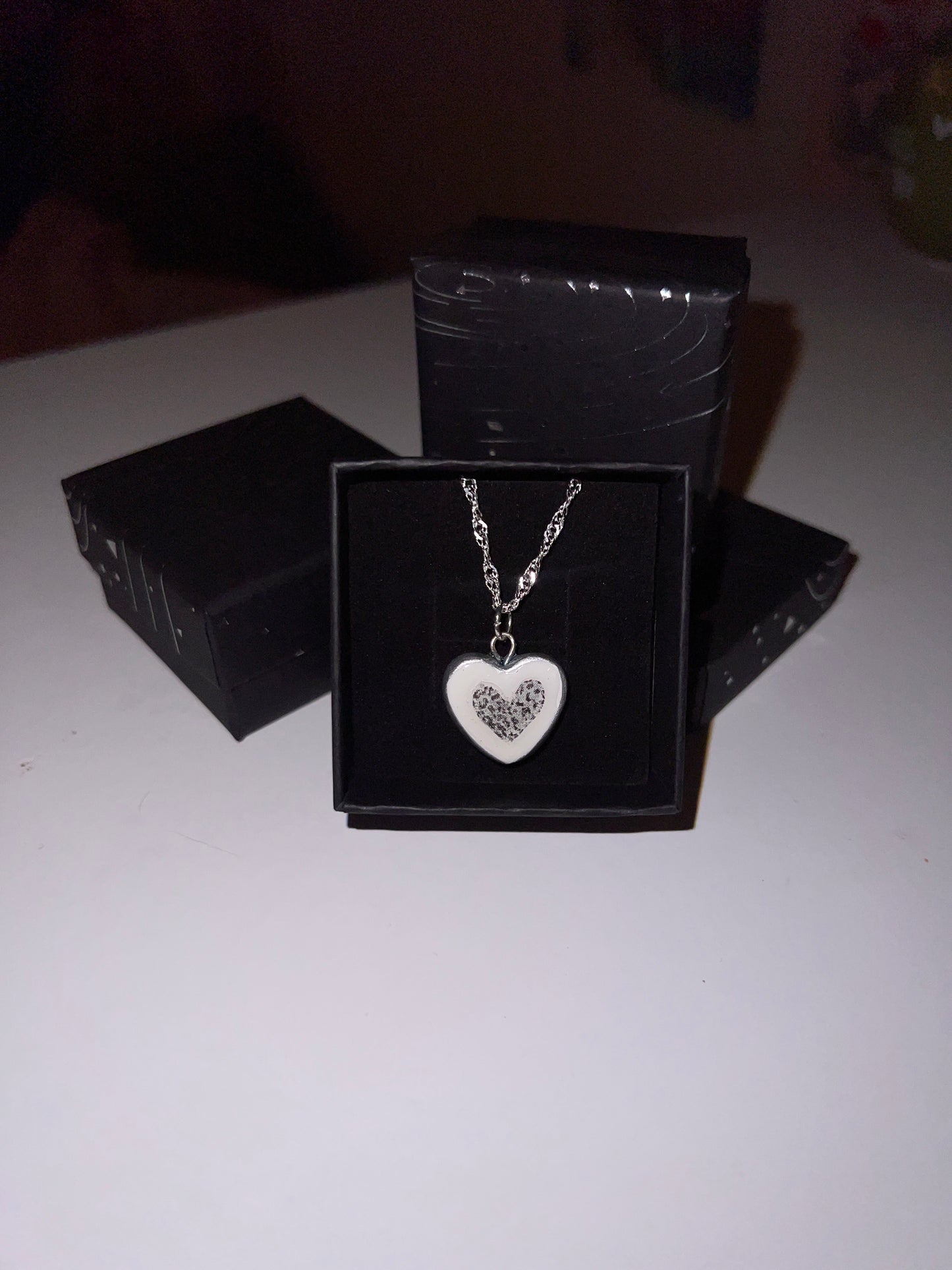 Y2k Nostalgia Necklace | 925 Silver Chain Monochrome Clay Charm Necklace | Minimalist Cheetah Heart & Balloon Dog Design