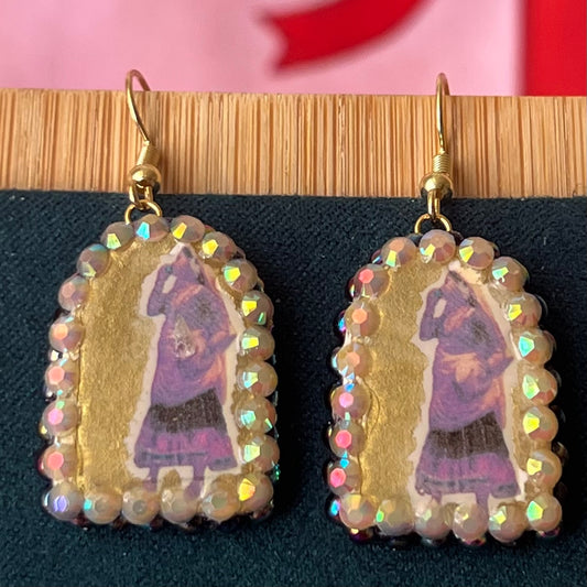 Handmade 1" arch earrings featuring a traditional Indian‑style lady portrait with black iridescent pearl frame, polymer clay image‑transfer, 18k gold‑plated hypoallergenic findings—perfect Indian dress, portrait, lady, arch, polymer clay, image transfer, black pearl, iridescent pearl, 18k gold plated, hypoallergenic, handmade, wearable art, renaissance‑inspired jewelry.