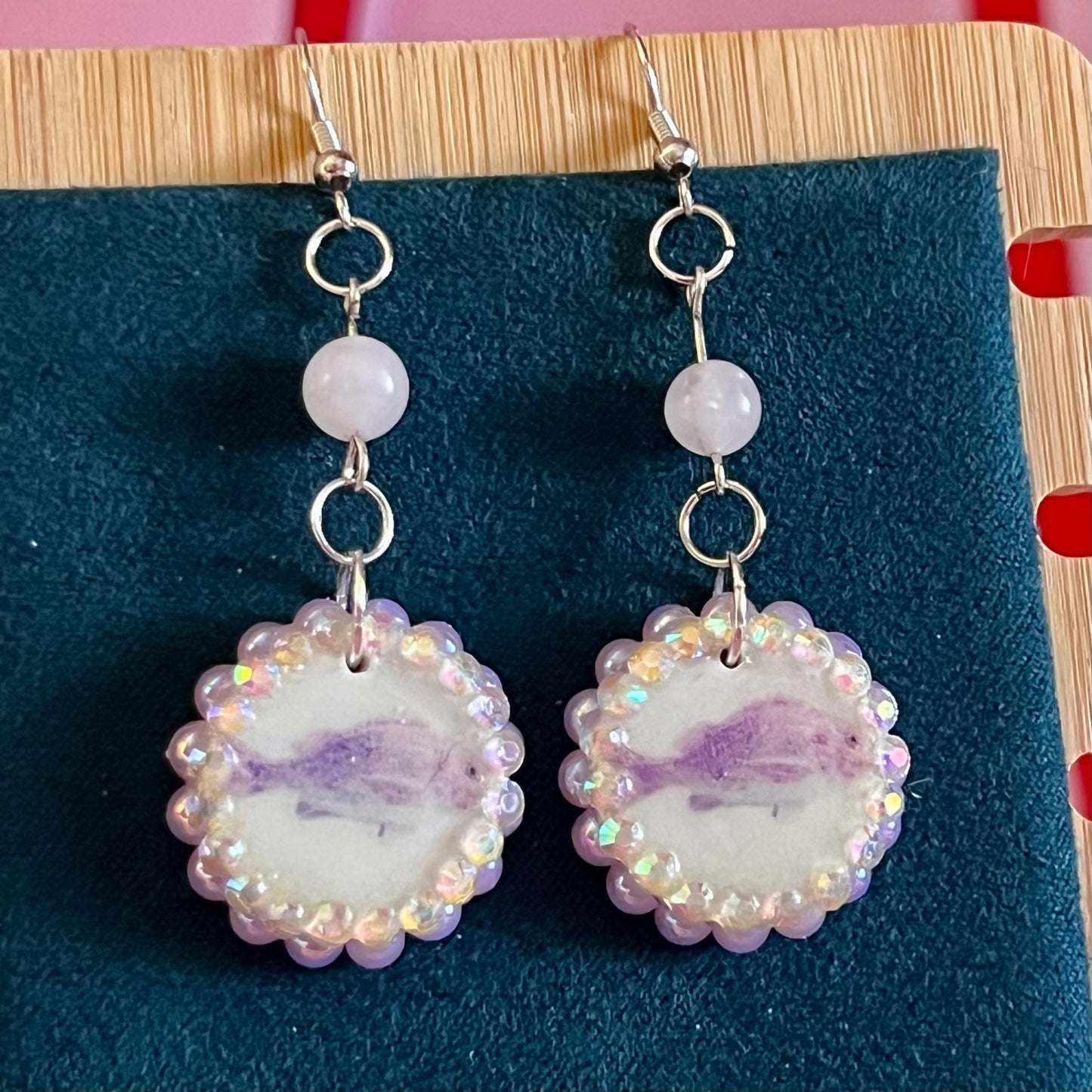 rose quartz earrings, pastel fish earrings, pink fish charm earrings, mermaidcore earrings, fairycore jewelry, coquette earrings, y2k earrings, pastel charm earrings, polymer clay earrings, rhinestone earrings, pearl earrings, iridescent pearl earrings, ocean themed earrings, handmade earrings, hypoallergenic earrings, cute pastel jewelry, rose quartz bead earrings, girly earrings, whimsical earrings, gift for her