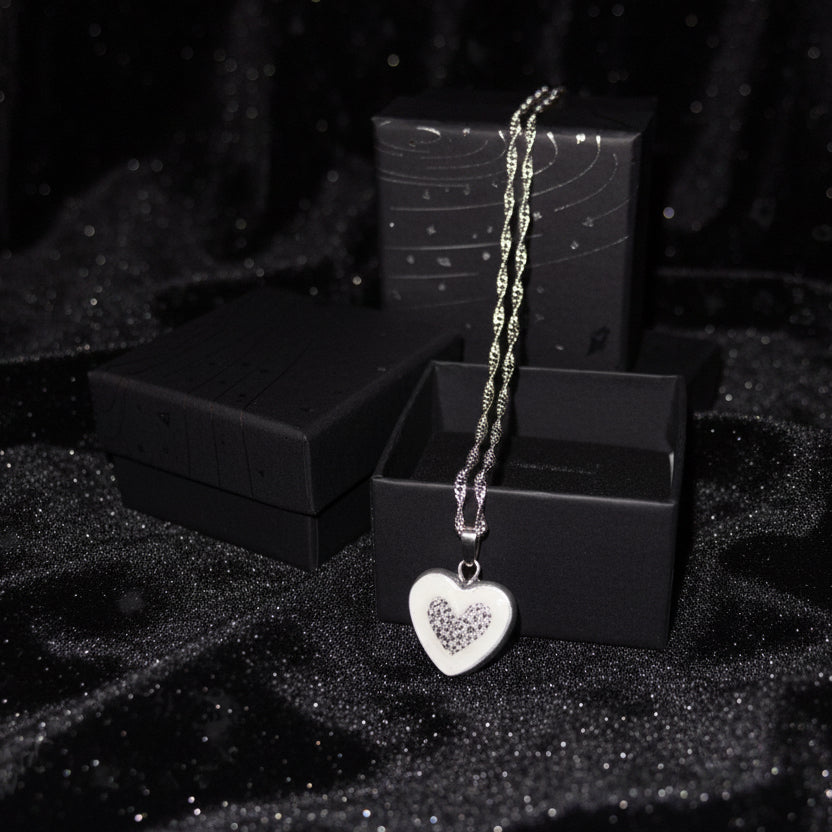 Y2k Nostalgia Necklace | 925 Silver Chain Monochrome Clay Charm Necklace | Minimalist Cheetah Heart & Balloon Dog Design