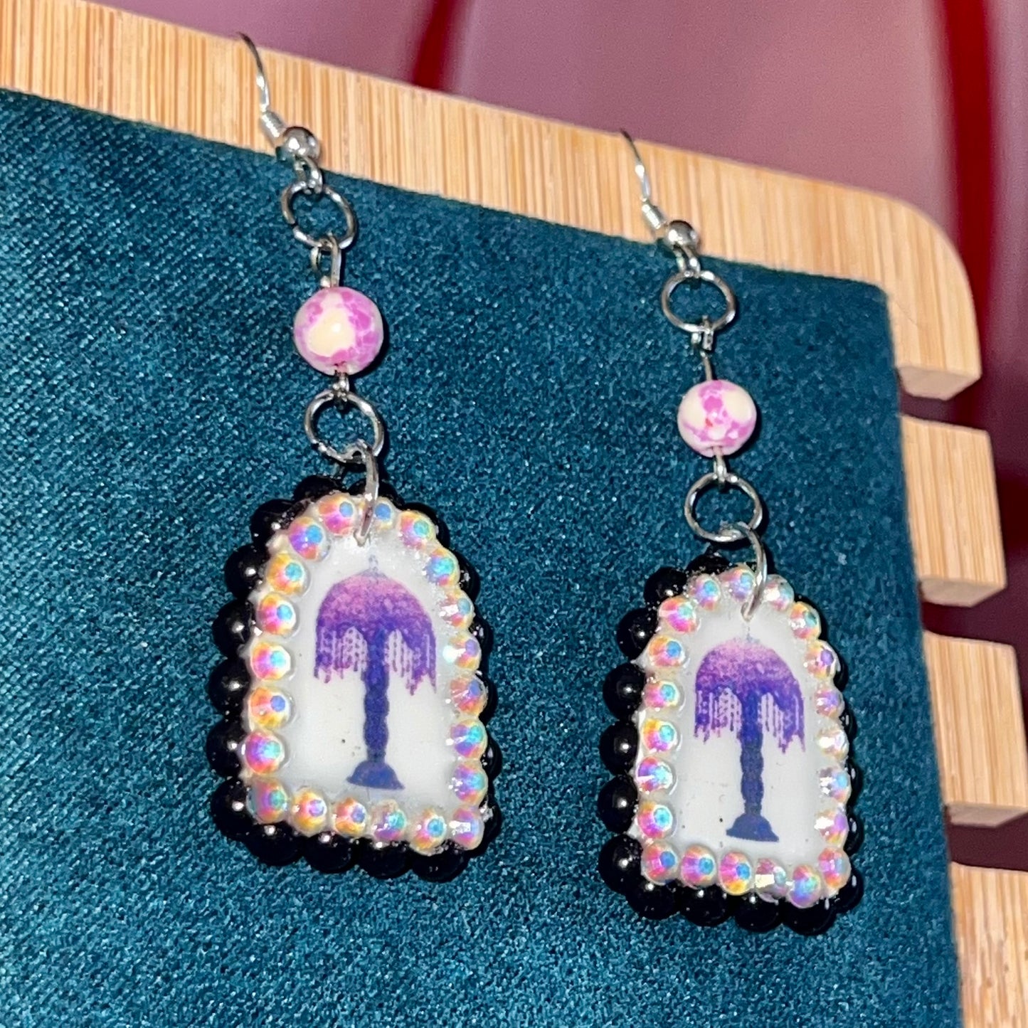 crystal lamp earrings, vintage lamp earrings, lamp charm earrings, rose quartz earrings, purple jasper earrings, indian agate earrings, pearl earrings, lavender pearl earrings, black pearl earrings, rhinestone earrings, fairycore jewelry, gothic coquette jewelry, handmade polymer clay earrings, hypoallergenic earrings, 18k gold plated earrings, statement charm earrings, whimsical jewelry, y2k fairycore earrings, olive made