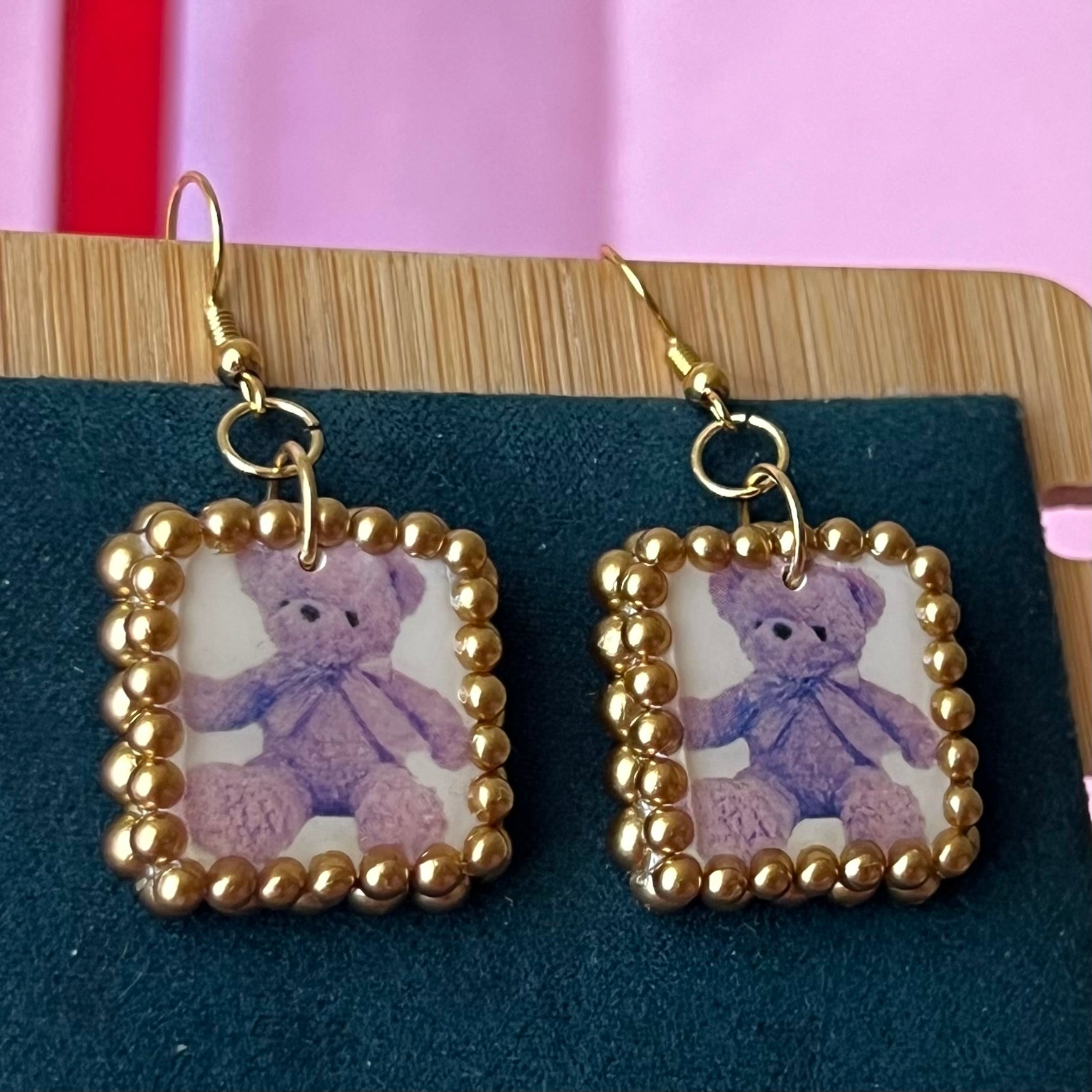 Gold pearl-framed teddy bear earrings, nostalgic toycore/coquette jewelry with a vintage plushie bear, 18k gold-plated hooks, handmade polymer clay charm, golden bronze faux pearls, kidcore style, statement ear dangles, collectible and gift‑ready.