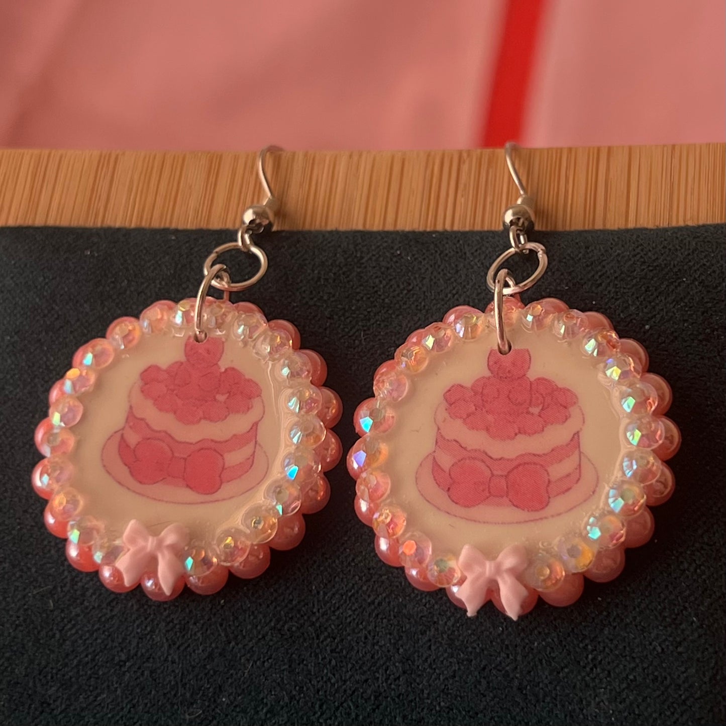 Alt text: Handcrafted polymer‑clay jelly cake earrings with pink coquette bows, iridescent pearls and rhinestones – a sweet, pastel kawaii accessory perfect for a cute dangle look.