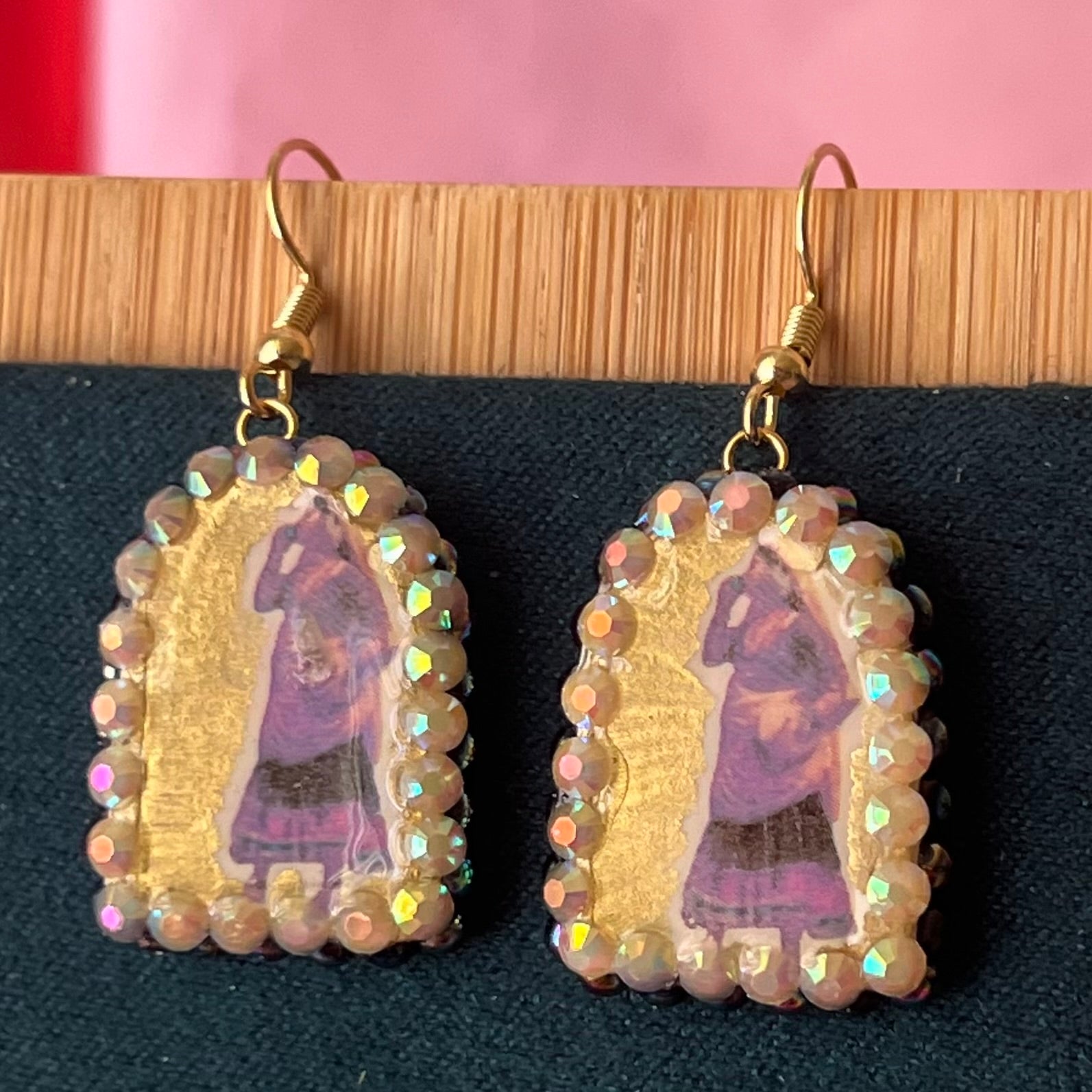 Handmade 1" arch earrings featuring a traditional Indian‑style lady portrait with black iridescent pearl frame, polymer clay image‑transfer, 18k gold‑plated hypoallergenic findings—perfect Indian dress, portrait, lady, arch, polymer clay, image transfer, black pearl, iridescent pearl, 18k gold plated, hypoallergenic, handmade, wearable art, renaissance‑inspired jewelry.