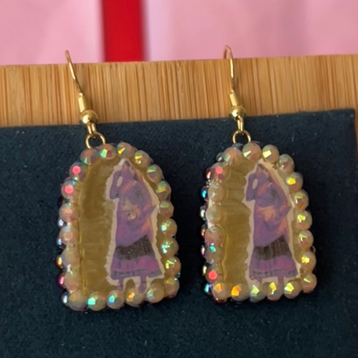 Handmade 1" arch earrings featuring a traditional Indian‑style lady portrait with black iridescent pearl frame, polymer clay image‑transfer, 18k gold‑plated hypoallergenic findings—perfect Indian dress, portrait, lady, arch, polymer clay, image transfer, black pearl, iridescent pearl, 18k gold plated, hypoallergenic, handmade, wearable art, renaissance‑inspired jewelry.