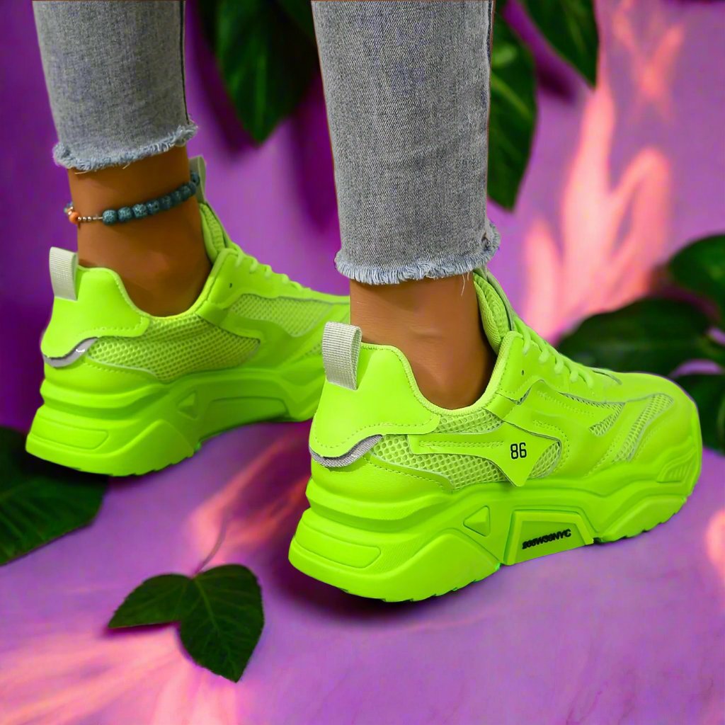 "can't miss me steppin'" neon low-top sneakers