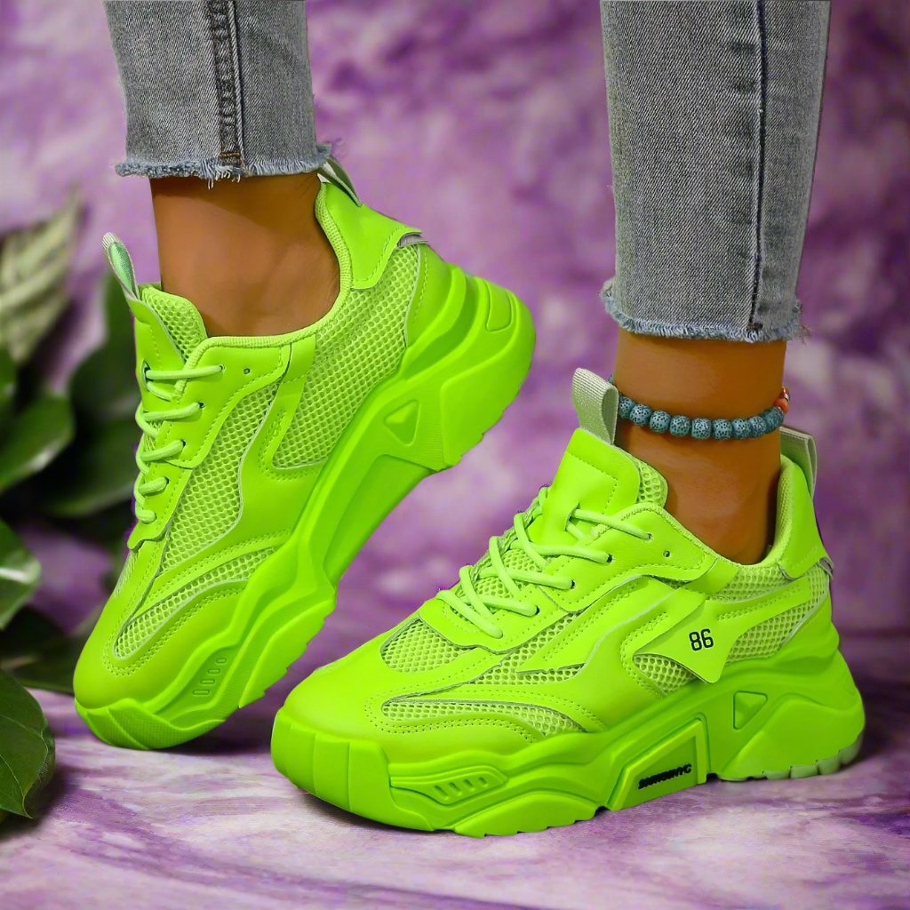 "can't miss me steppin'" neon low-top sneakers